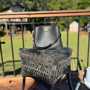 Coach purse ~ excellent brand new condition